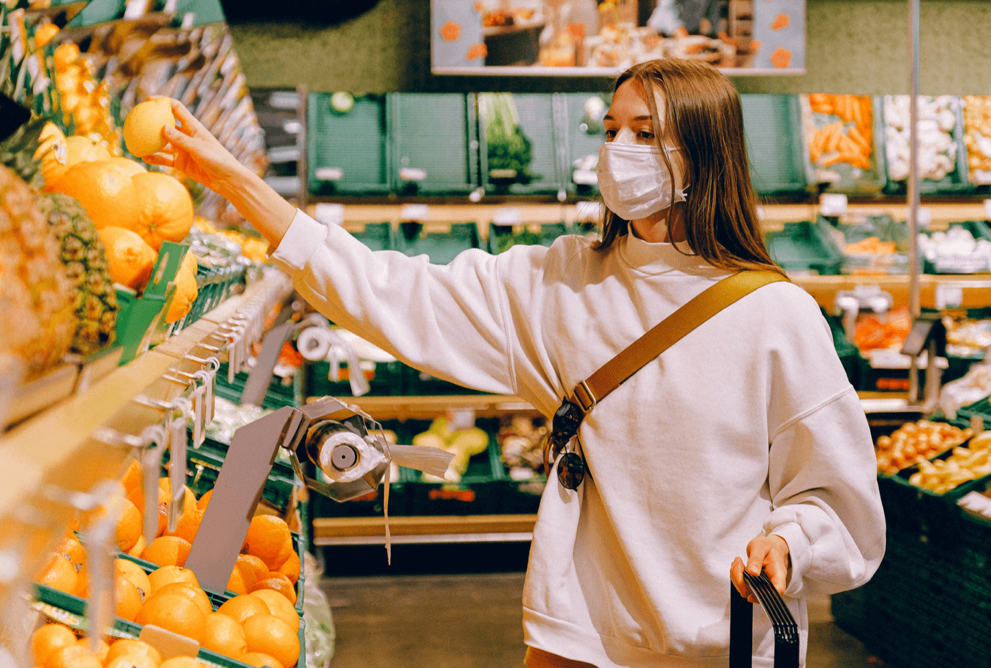 Peruanos incrementan gasto y volumen en bienes de consumo masivo